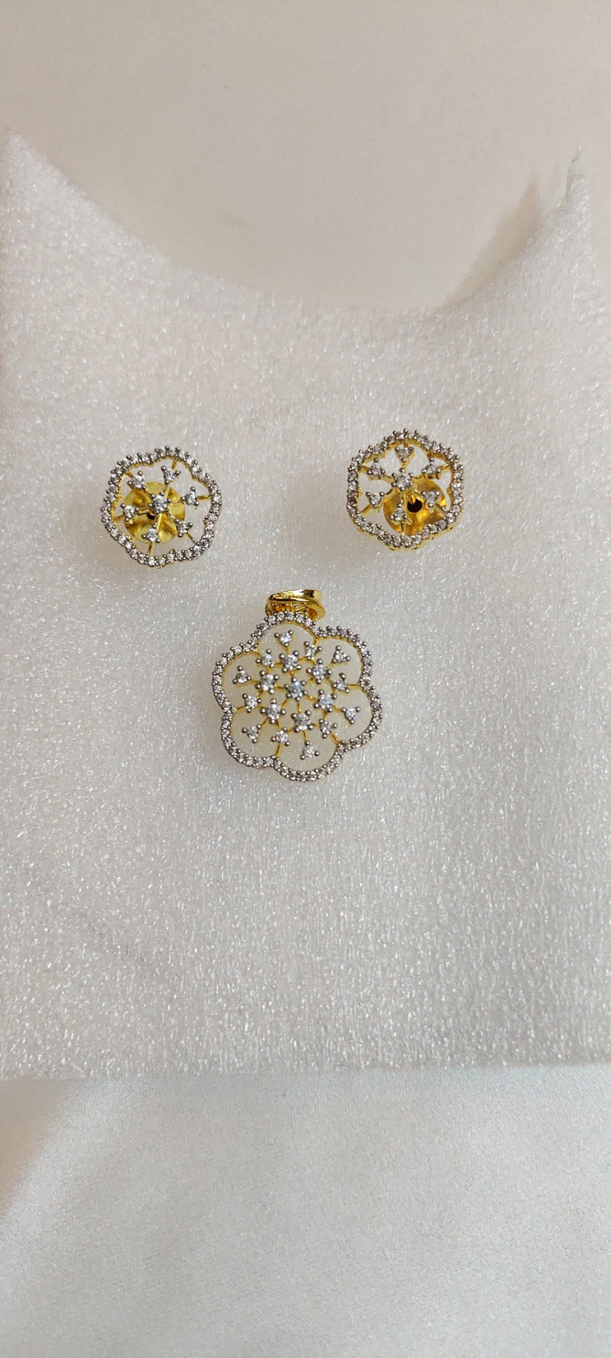Aurelia Bloom Pendant & Stud Set – real photo 1