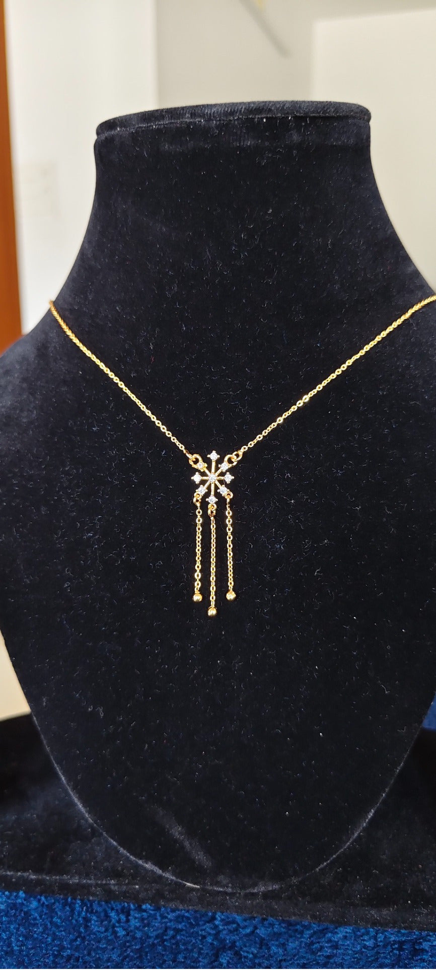 Astra Starfall Necklace – real photo 7