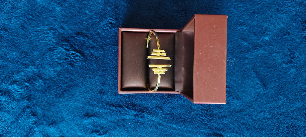 Aria Skyline Cuff Bracelet – real photo 1