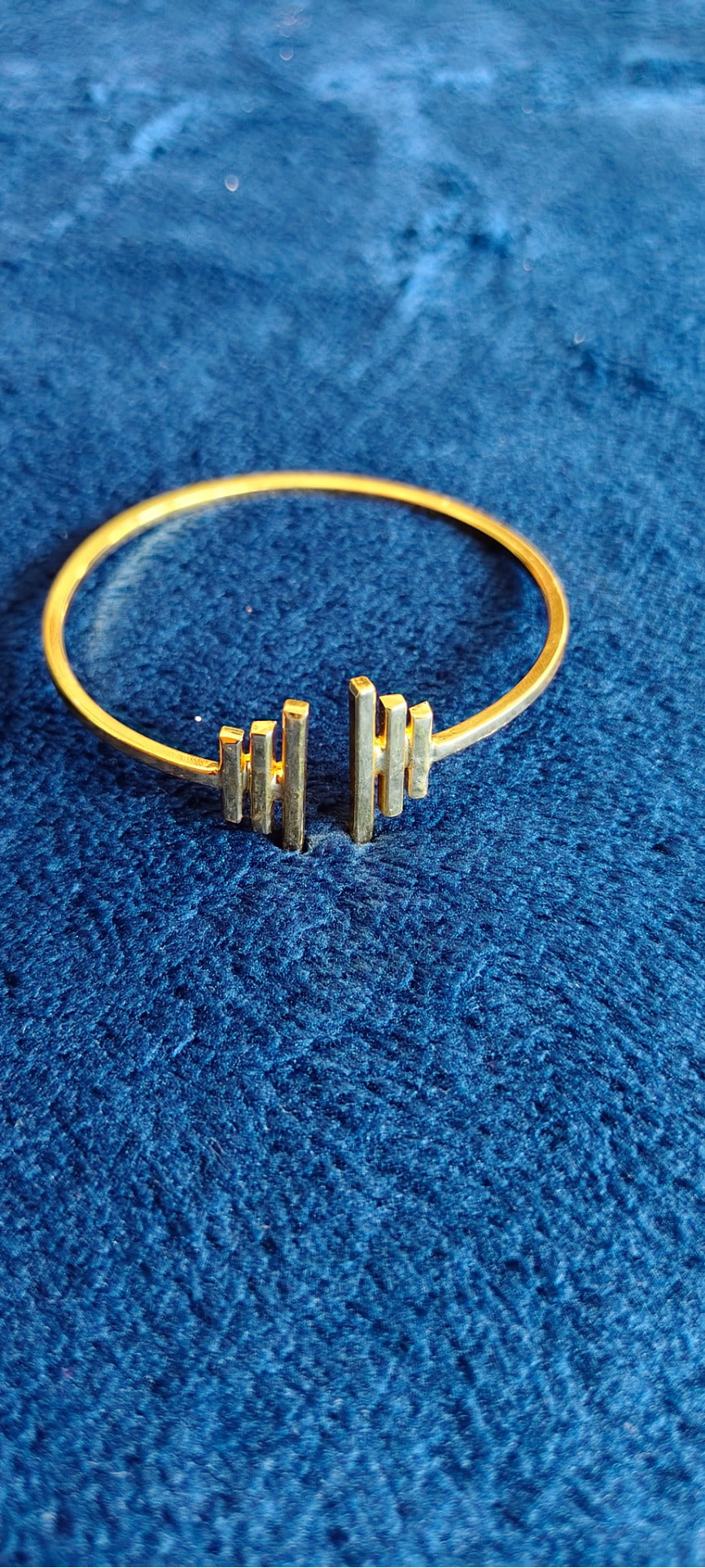 Aria Skyline Cuff Bracelet – real photo 3
