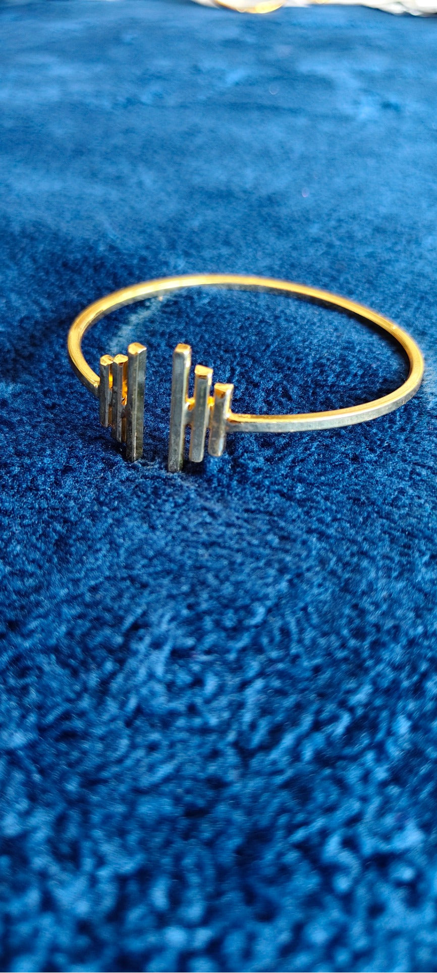 Aria Skyline Cuff Bracelet – real photo 5