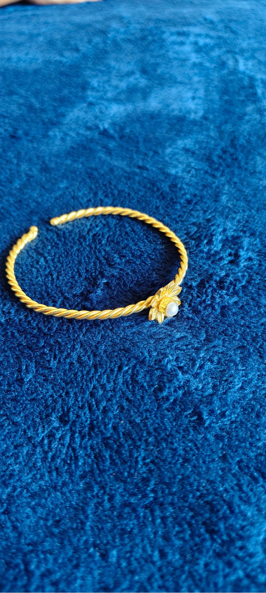 Dahlia Pearl Twist Cuff Bracelet – real photo 1