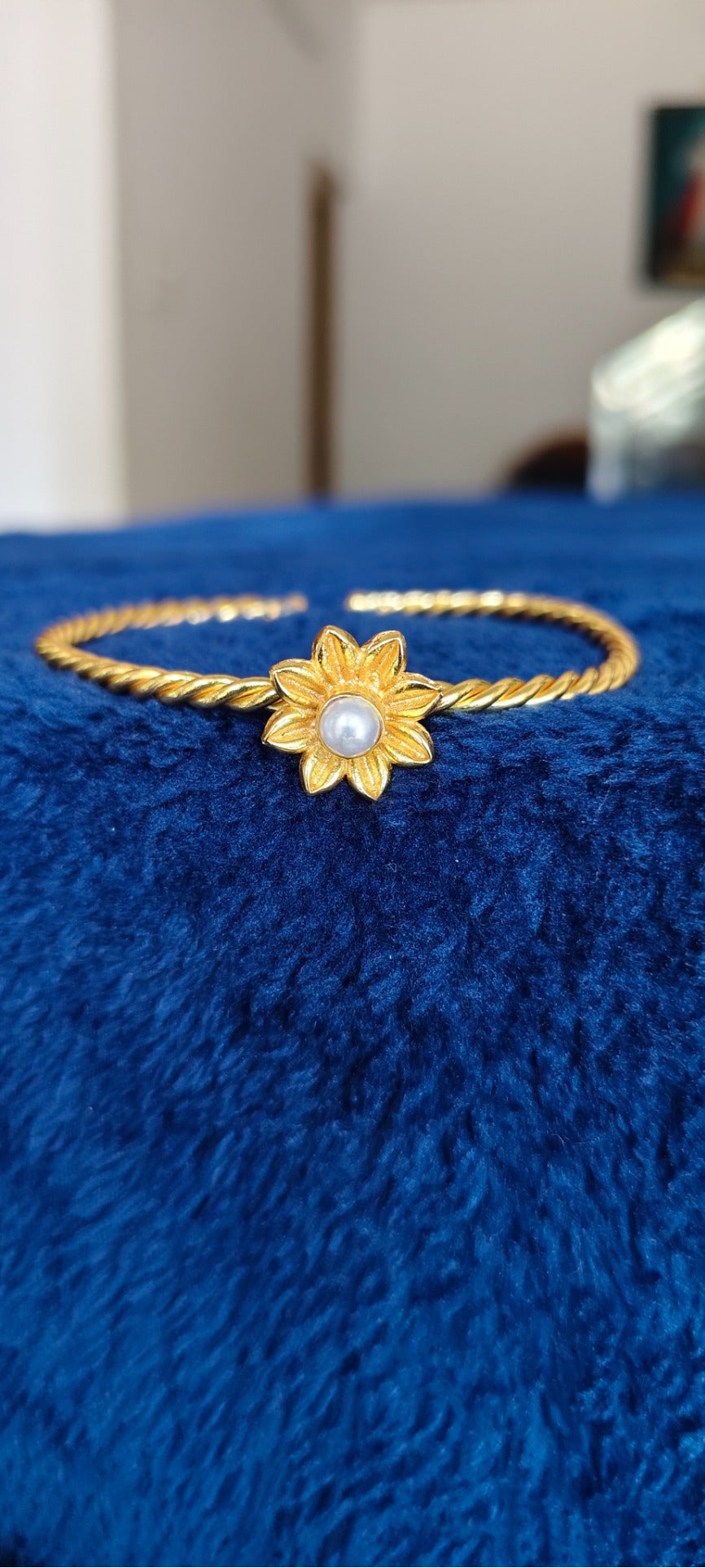 Dahlia Pearl Twist Cuff Bracelet – real photo 4
