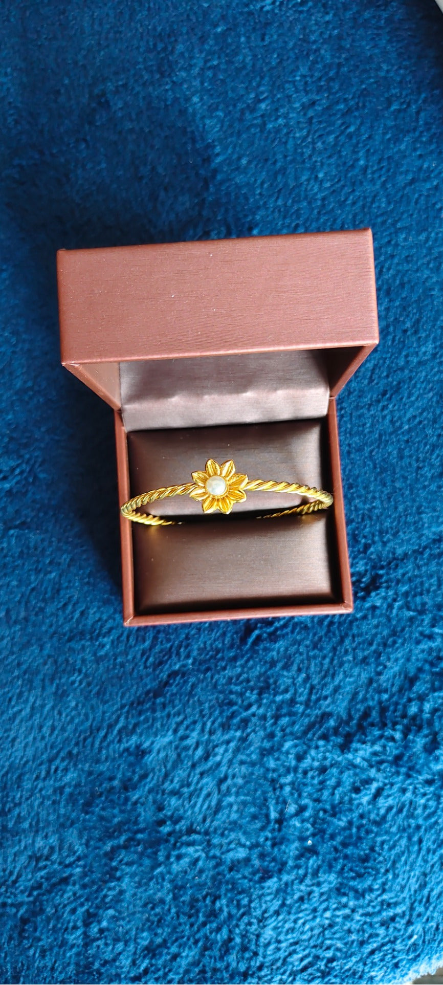 Dahlia Pearl Twist Cuff Bracelet – real photo 6