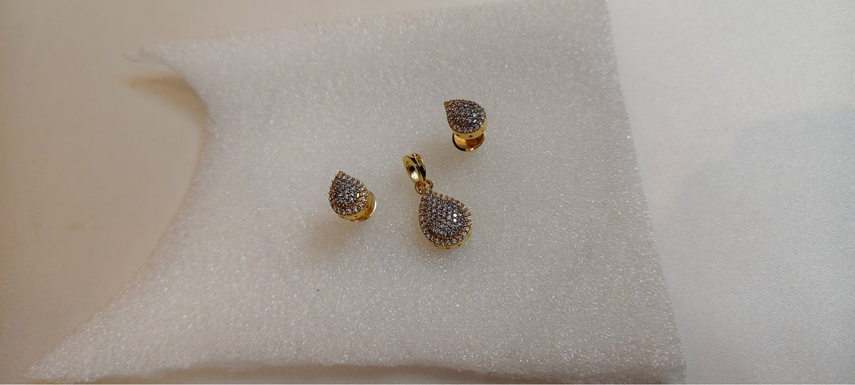 Estelle Teardrop Pendant & Earring Set – real photo 2