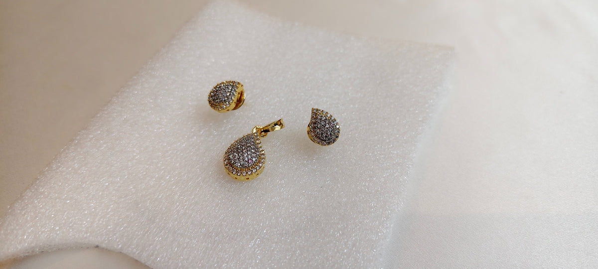 Estelle Teardrop Pendant & Earring Set – real photo 4