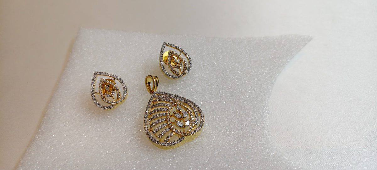 Sylvie Leaf Pendant & Earring Set – real photo 2