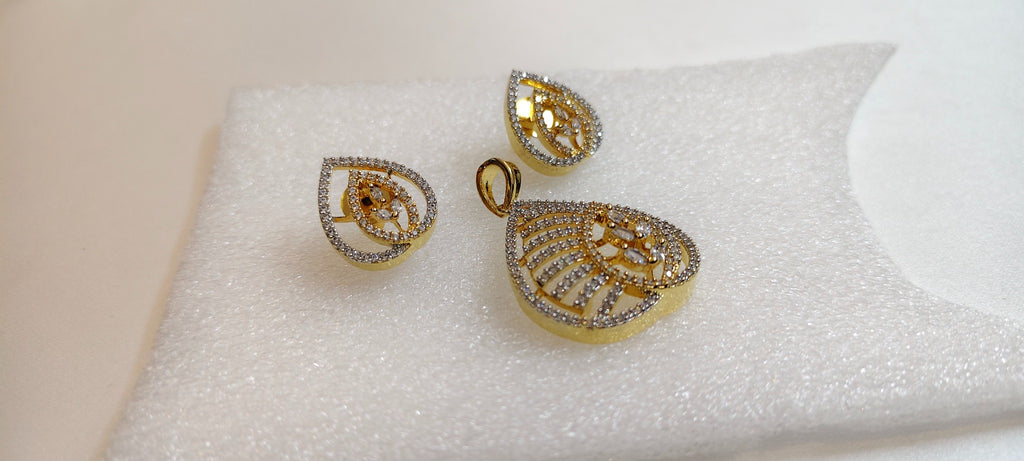 Sylvie Leaf Pendant & Earring Set – real photo 5