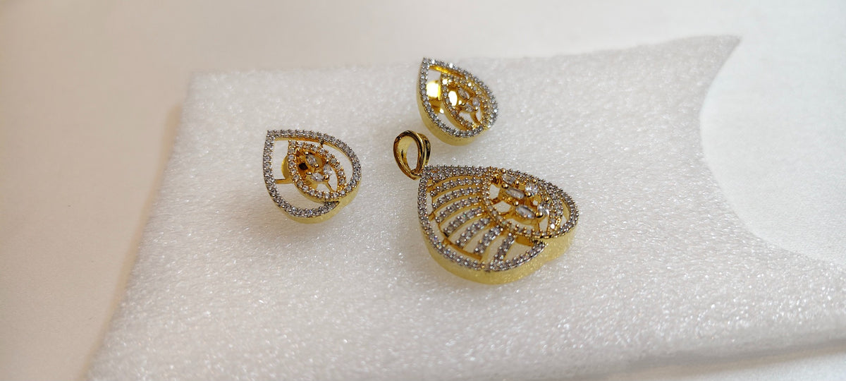 Sylvie Leaf Pendant & Earring Set – real photo 5