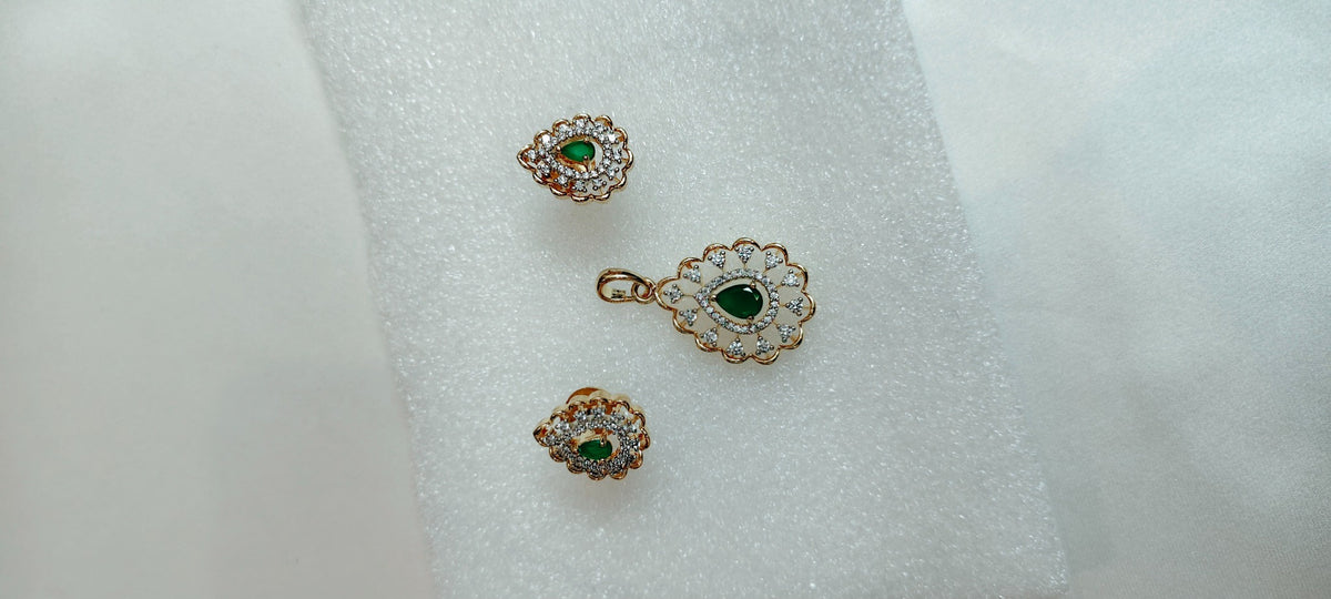 Isadora Verdant Pendant & Earring Set – real photo 1