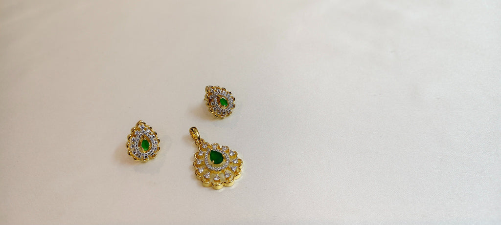 Isadora Verdant Pendant & Earring Set – real photo 3