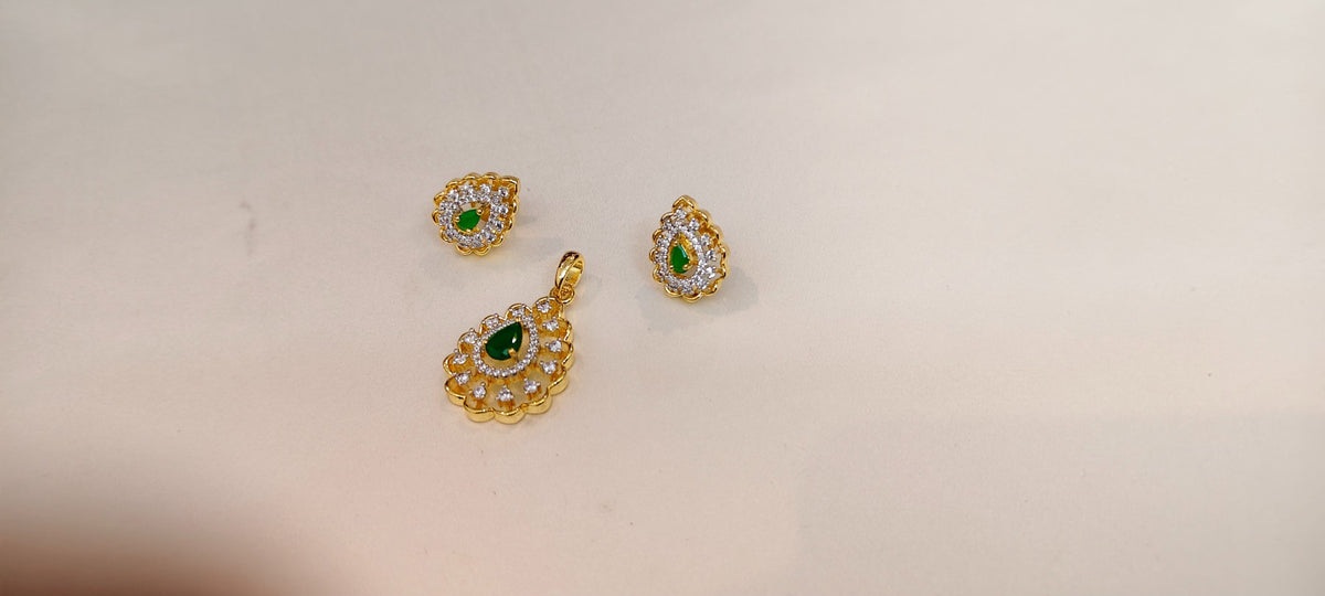 Isadora Verdant Pendant & Earring Set – real photo 4