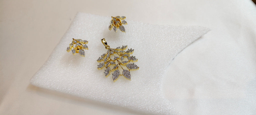Elowen Leaf Cascade Pendant & Earring Set – real photo 2