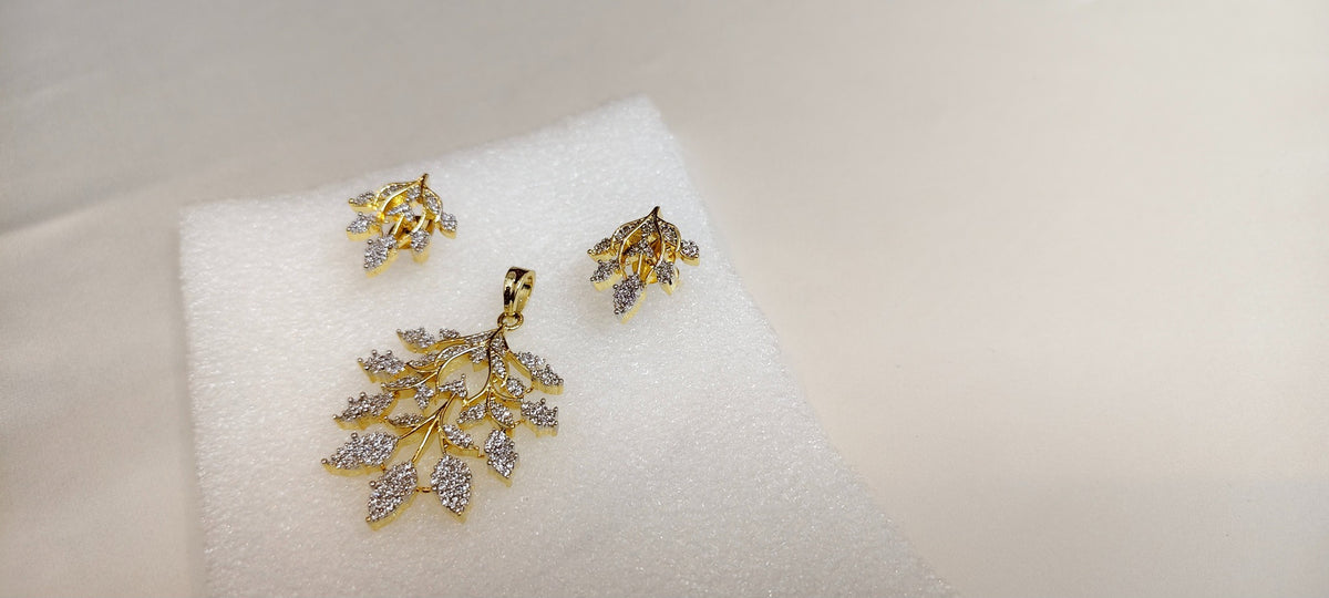 Elowen Leaf Cascade Pendant & Earring Set – real photo 3