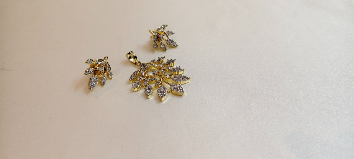 Elowen Leaf Cascade Pendant & Earring Set – real photo 5
