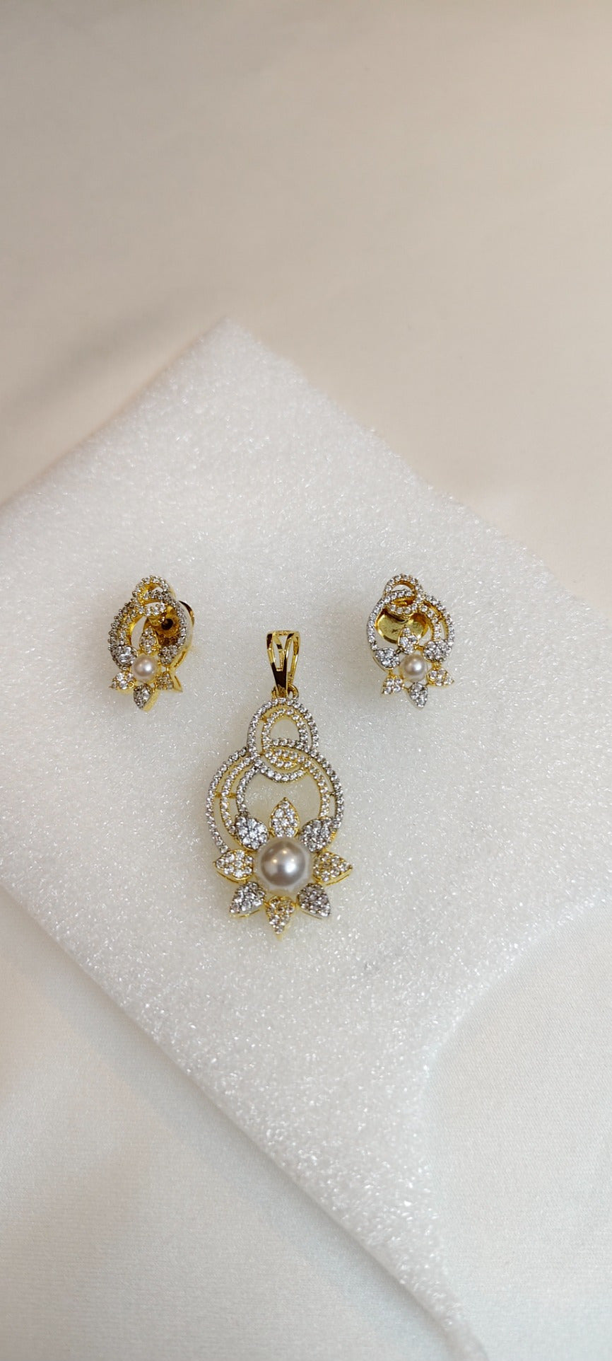 Odette Pearl Bloom Pendant & Earring Set – real photo 1