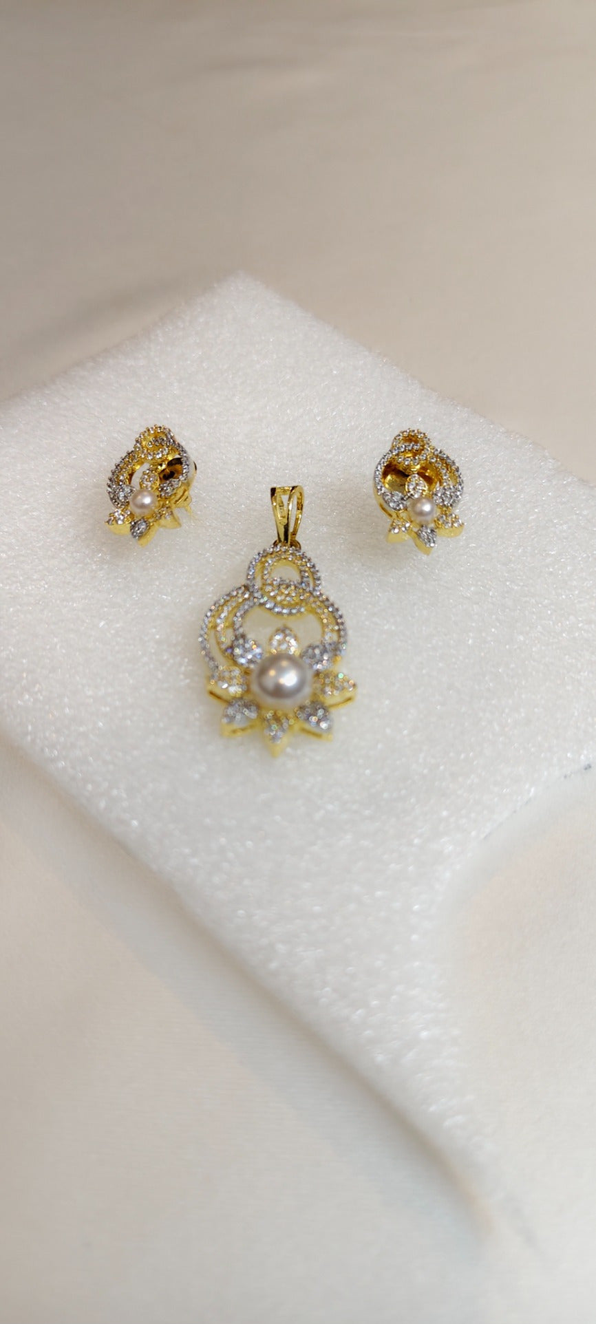 Odette Pearl Bloom Pendant & Earring Set – real photo 2