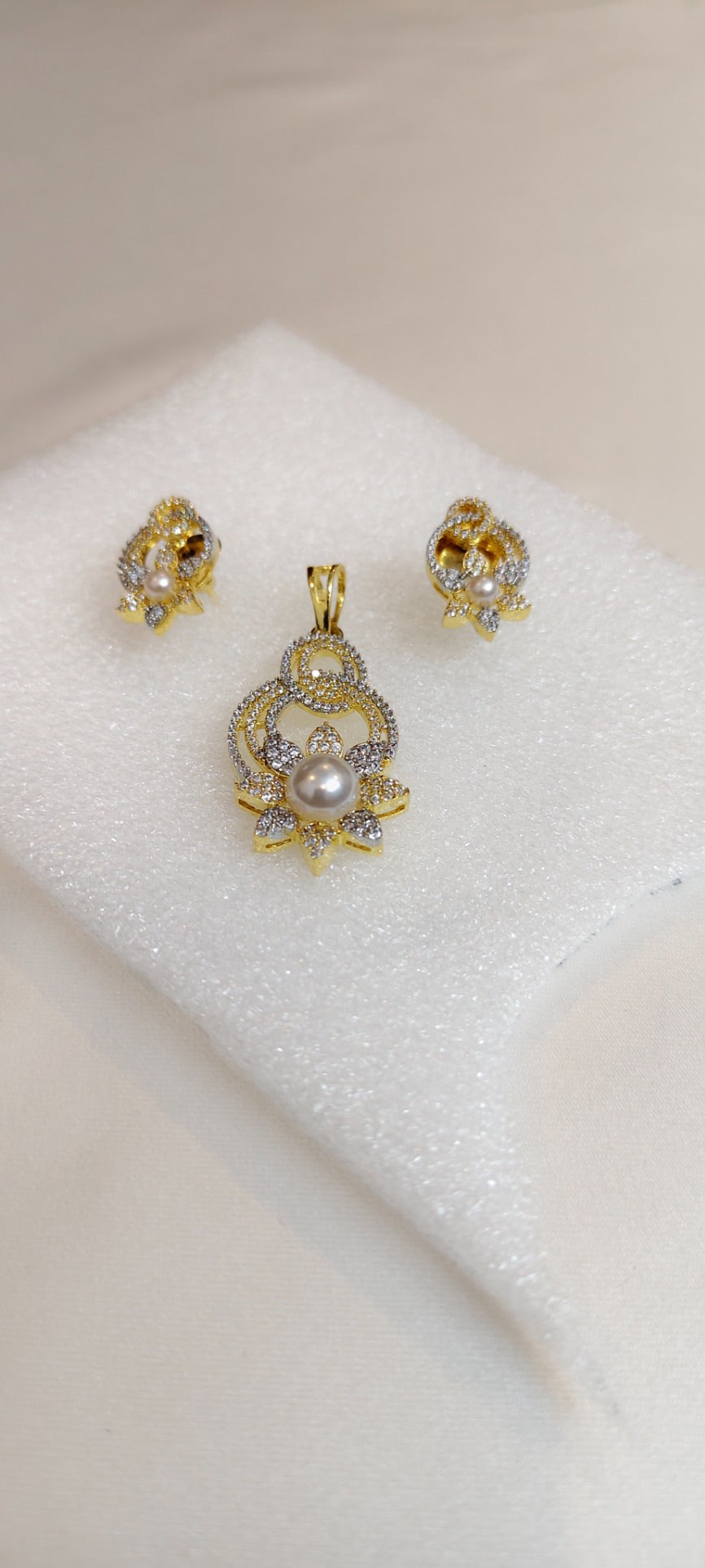Odette Pearl Bloom Pendant & Earring Set – real photo 3