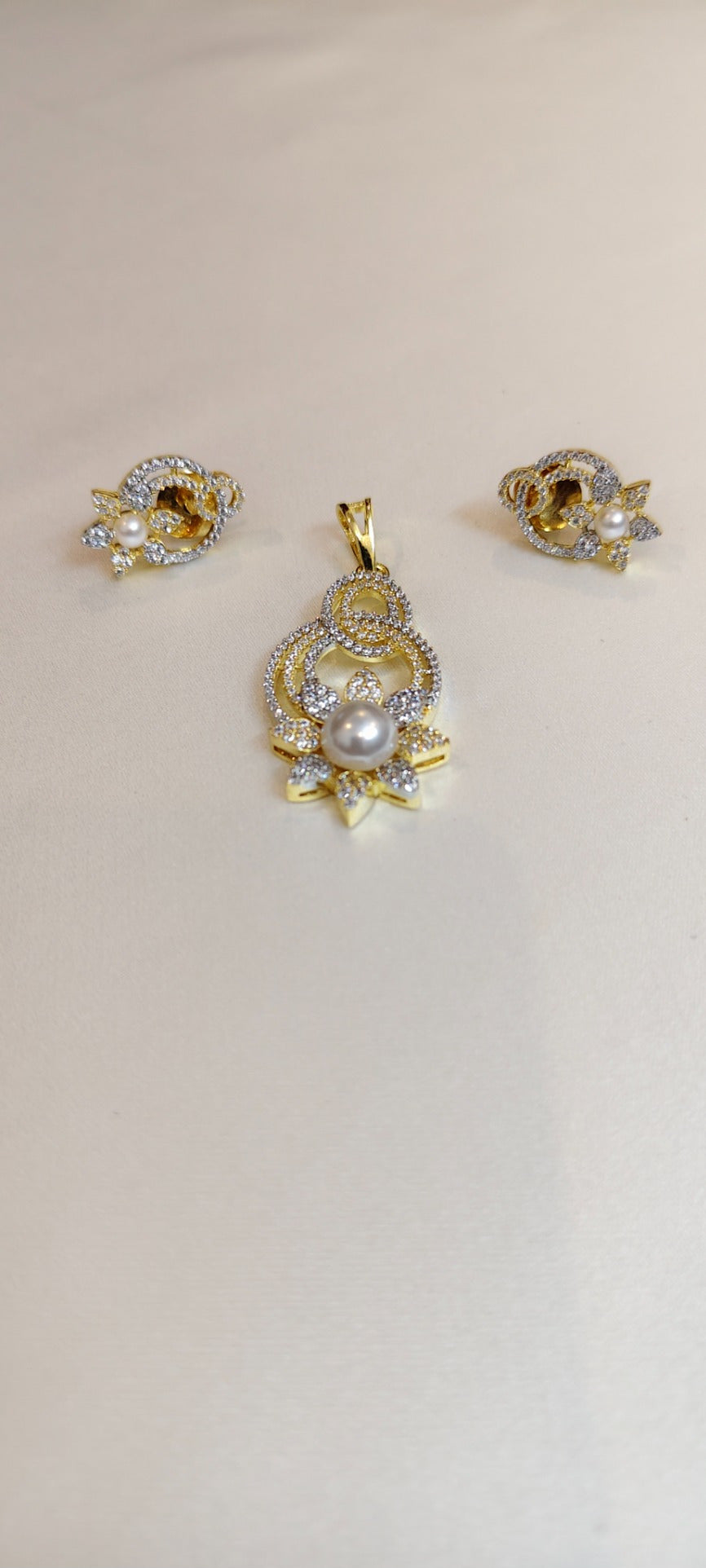 Odette Pearl Bloom Pendant & Earring Set – real photo 5
