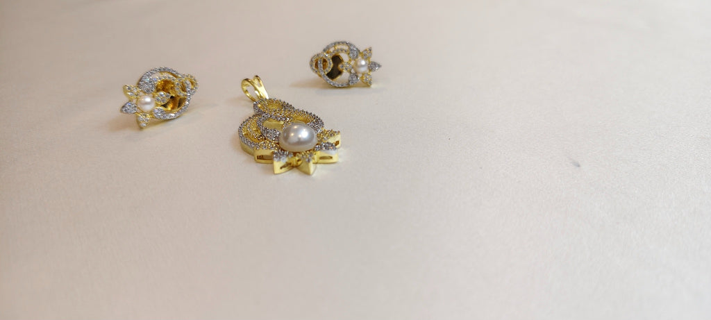 Odette Pearl Bloom Pendant & Earring Set – real photo 6