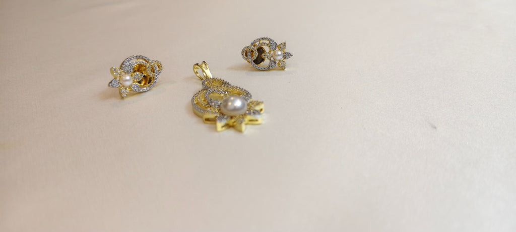 Odette Pearl Bloom Pendant & Earring Set – real photo 7