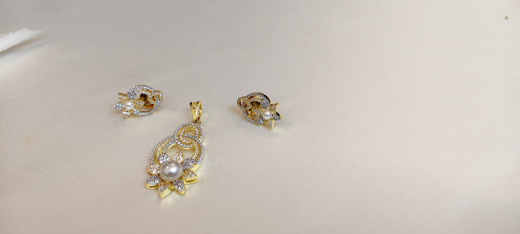 Odette Pearl Bloom Pendant & Earring Set – real photo 8