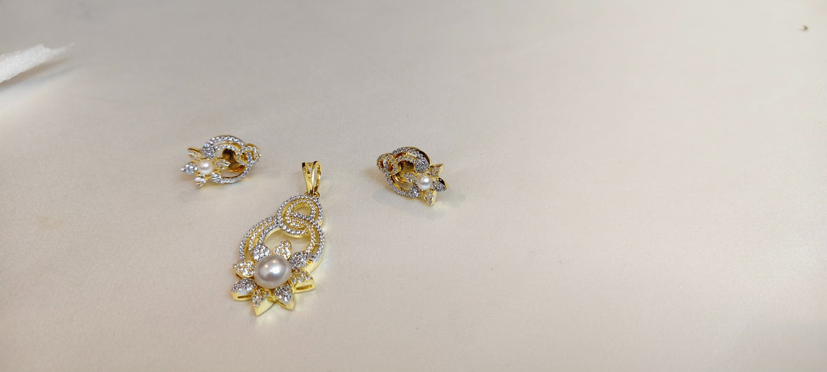 Odette Pearl Bloom Pendant & Earring Set – real photo 8