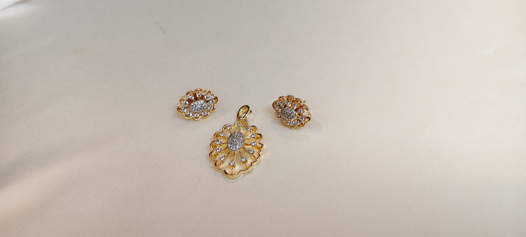 Vivienne Lace Pendant & Earring Set – real photo 5