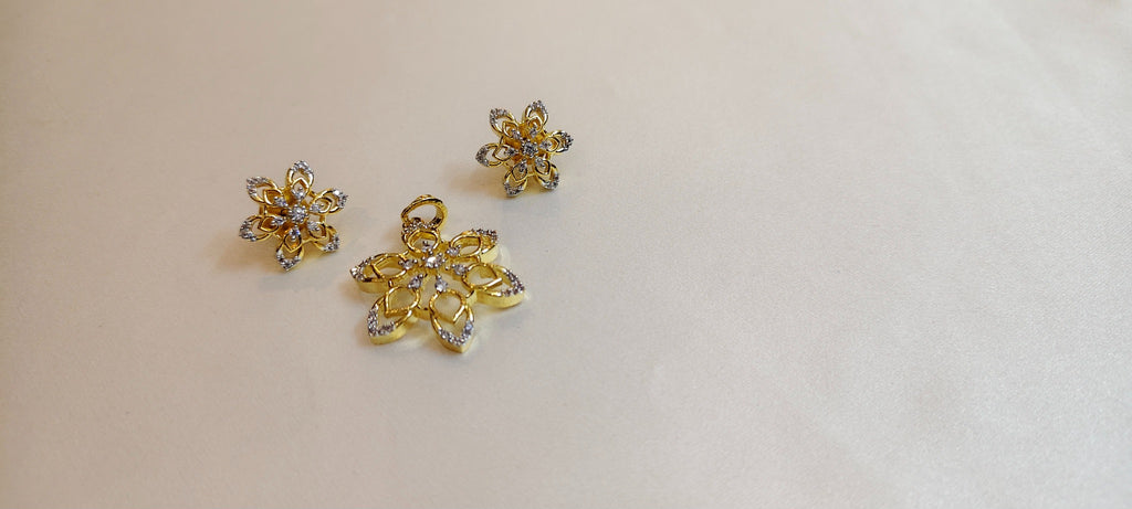Fiora Petal Pendant & Earring Set – real photo 2