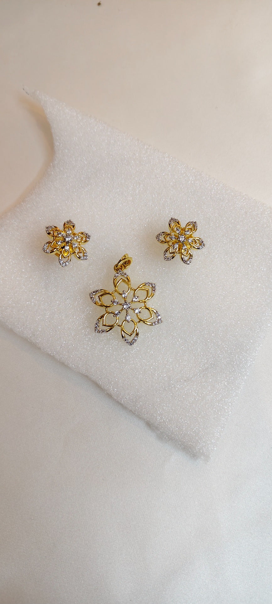 Fiora Petal Pendant & Earring Set – real photo 4