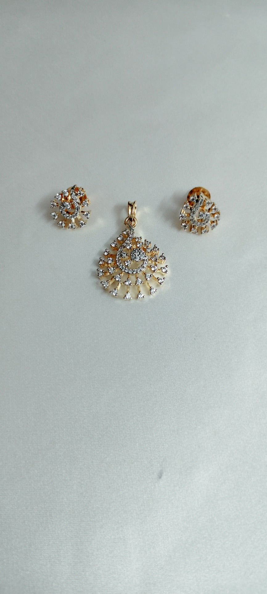 Mayura Radiance Pendant & Earring Set – real photo 1