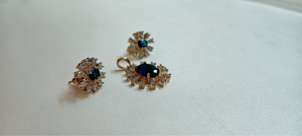 Nila Starburst Pendant & Earring Set – real photo 3