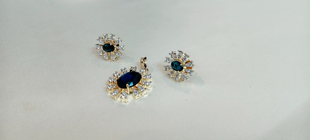 Nila Starburst Pendant & Earring Set – real photo 4