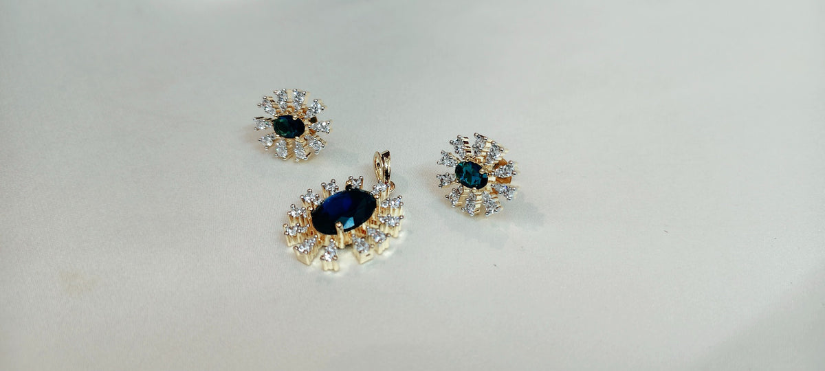 Nila Starburst Pendant & Earring Set – real photo 4