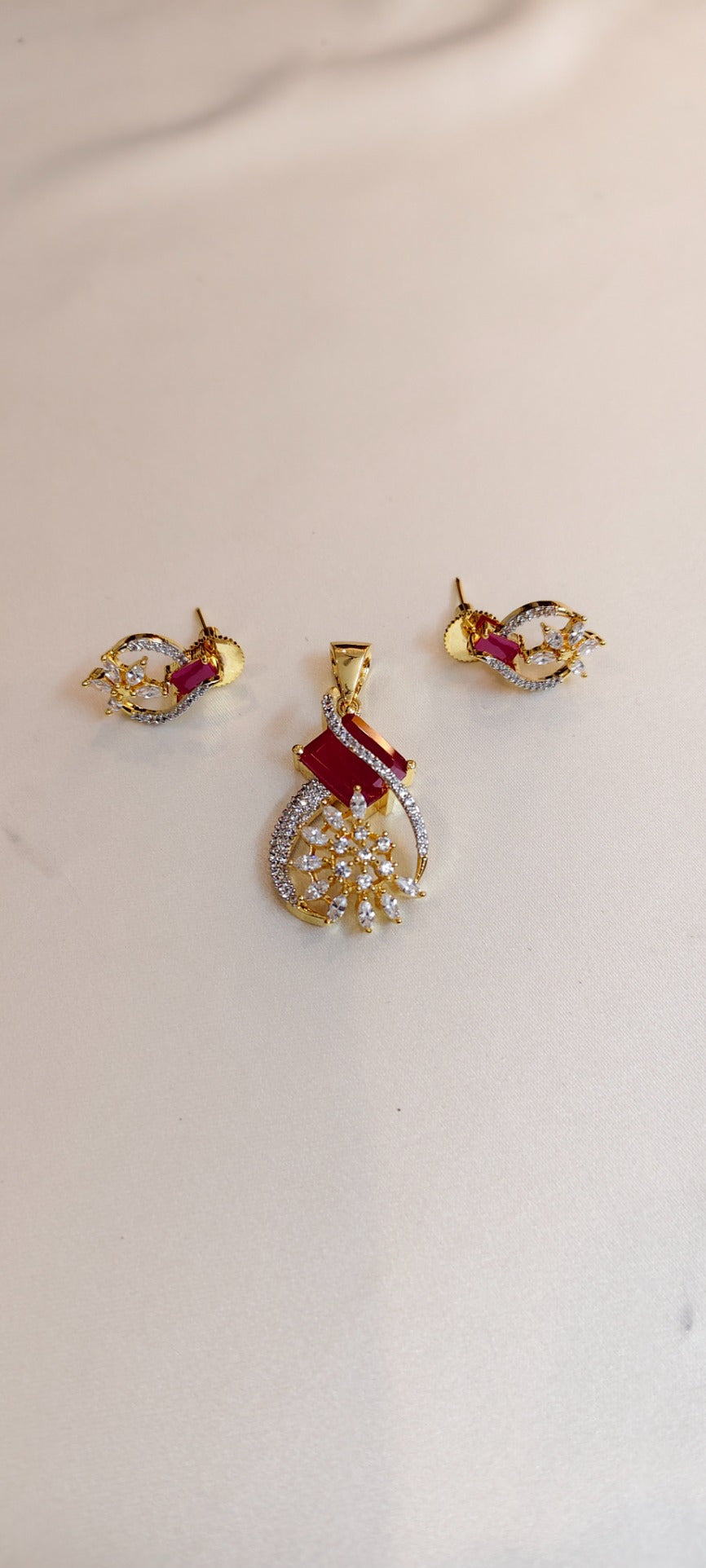 Rubelle Serenade Pendant & Stud Set – real photo 1